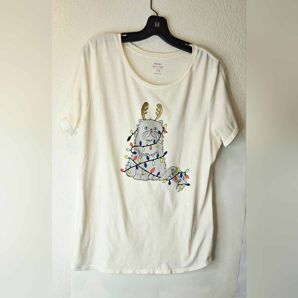 Cute Cat Graphic T-Shirt .